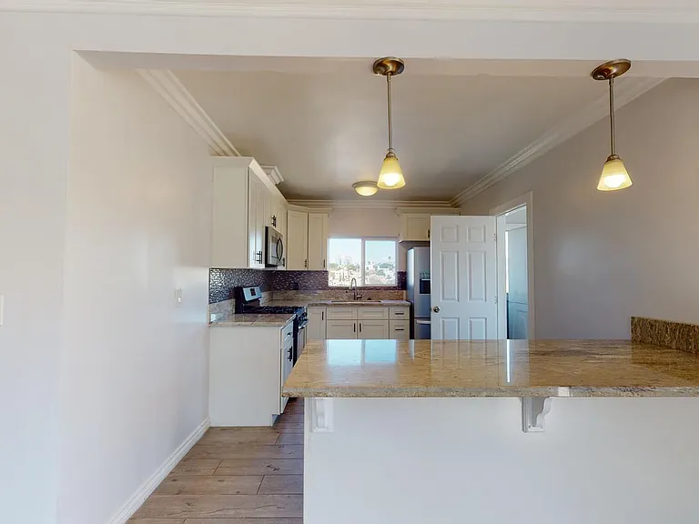 715 Orme Ave — Photo 2