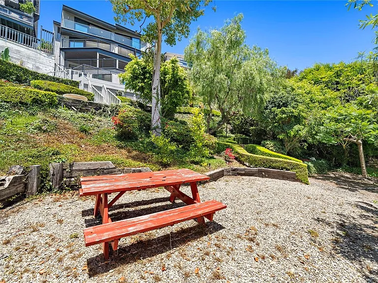 228 Hazel Dr — Photo 43