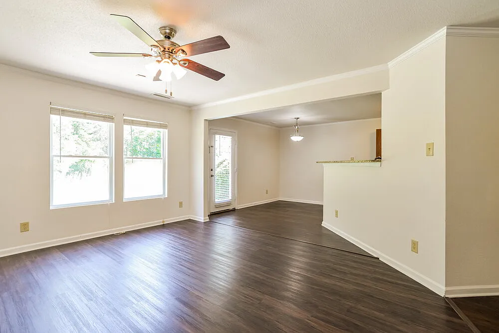 3 bed, 2.5 bath, 2079 sqft, $1,850 — Photo 4