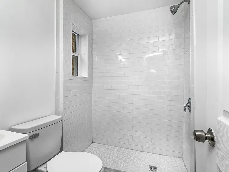 2612 W Girard Ave #1 — Photo 5