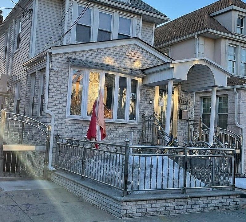 2nd image of 9726 129th St