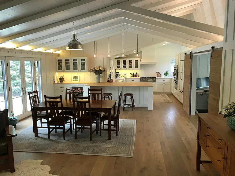 Dining to kitchen