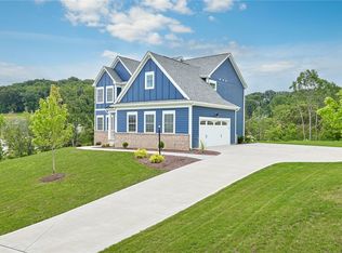 302 Red Oak Ct, Mars, PA 16046