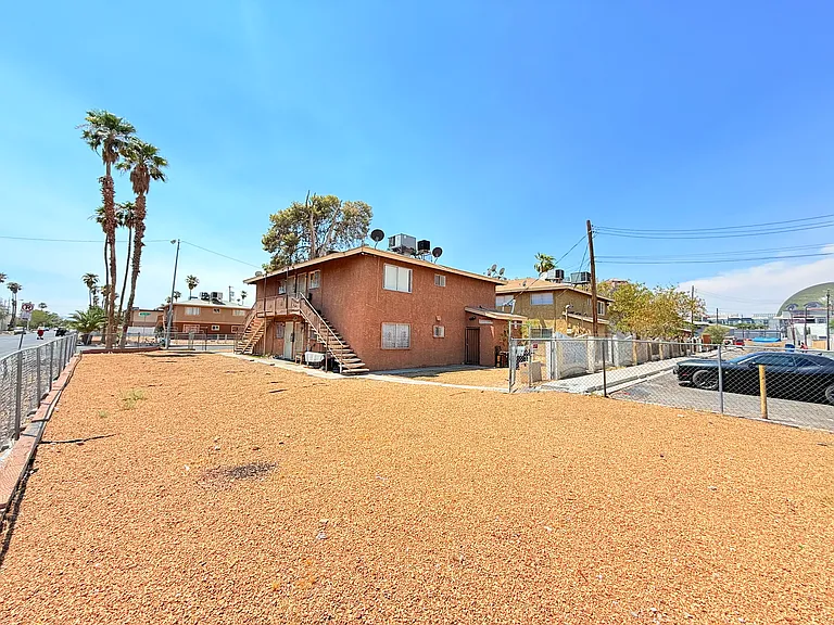 536 North Cir #4 — Photo 33