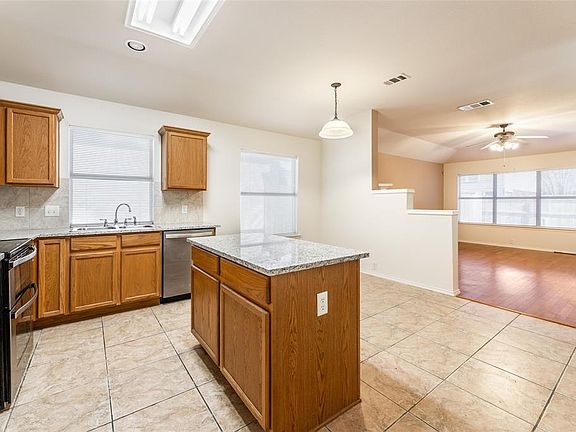 4th image of 8413 Beaufort Ct