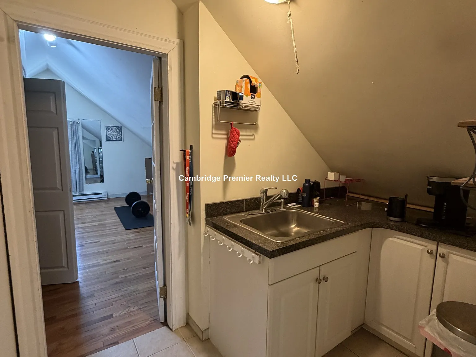 3 bed, 9999 sqft, $3,600 — Photo 4