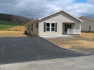 1053 Oak Terrace Dr, Martinsburg, PA 16662