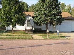 330 E 3rd St, Bridgewater, SD 57319