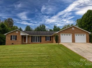 1173 Hidden Lake Dr, Granite Falls, NC 28630
