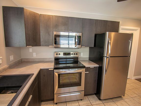 3rd image of 412 Pearl St #2