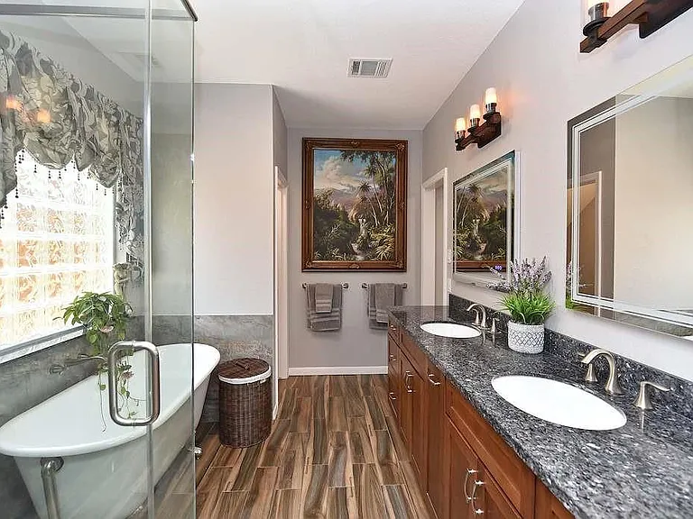 22121 Atwater Canyon Ln — Photo 12