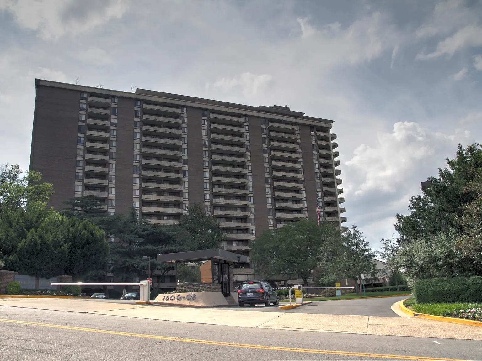 1800 Old Meadow Rd — Photo 1