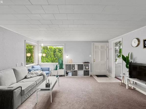 6616 SW Canyon Ln APT A, Portland, OR 97225