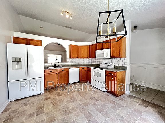 2nd image of 16044 Worthington Blvd