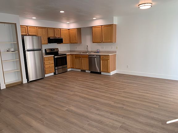 Large kitchen family room area. All stainless appliances.