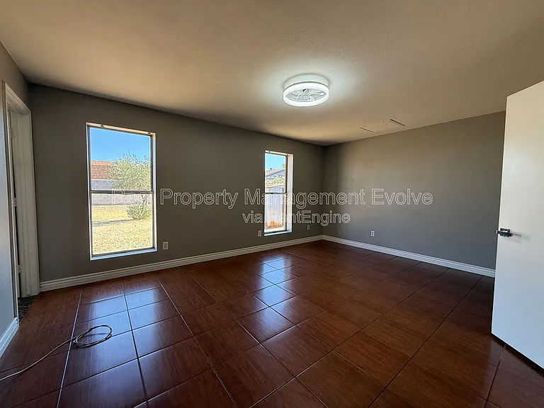 3626 W Angela Dr — Photo 12