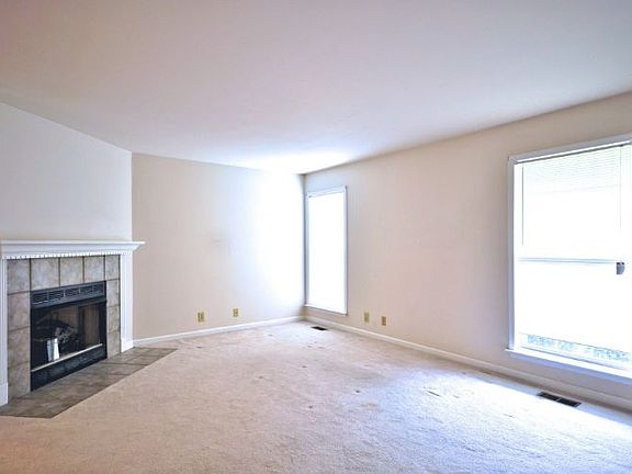 3rd image of 210 Eisenhower Dr