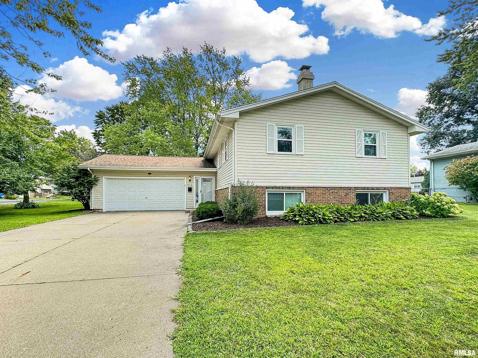 7512 N Parliament Pl photo 1