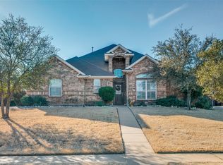 408 Winterwood Dr, Kennedale, TX 76060