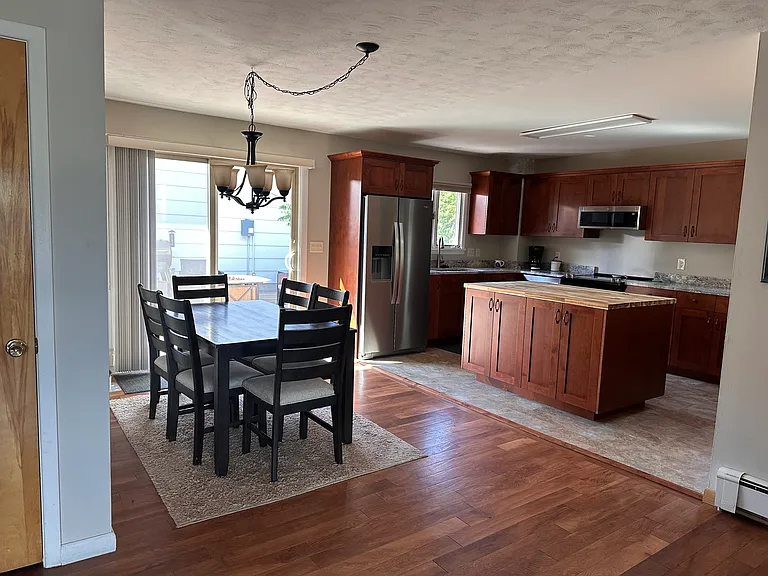 205 E Chinook St — Photo 4