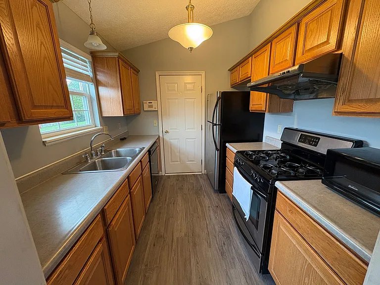 1402 Crusade Dr — Photo 11