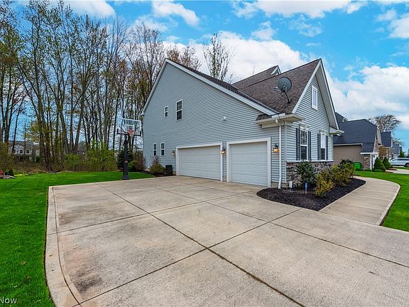 4th image of 32713 Belmont Dr