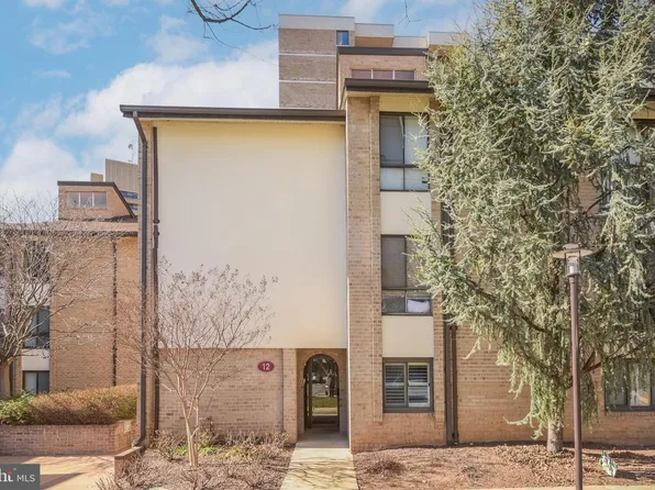 12 Monroe St #12-102, Rockville, MD 20850