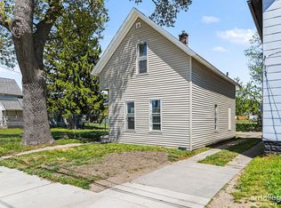 1316 Sanford St, Muskegon, MI 49441