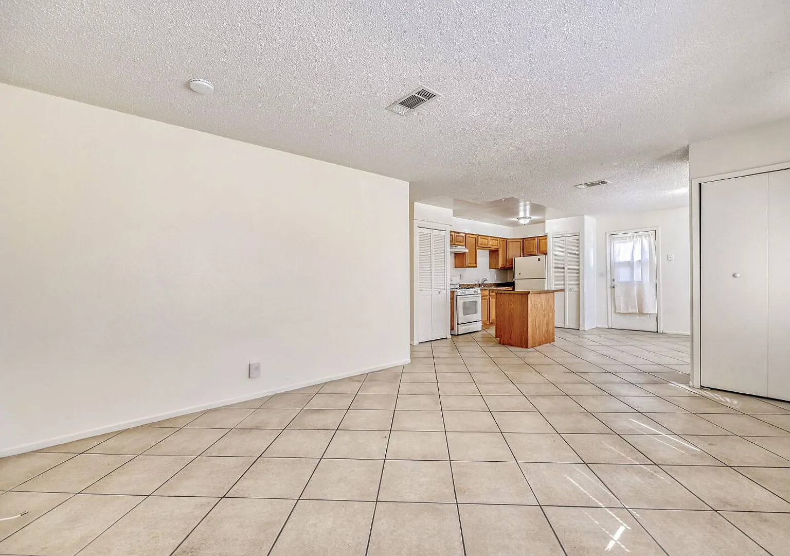 Charming 4-Bed Home | NO HOA | Spacious Backyard — Photo 4