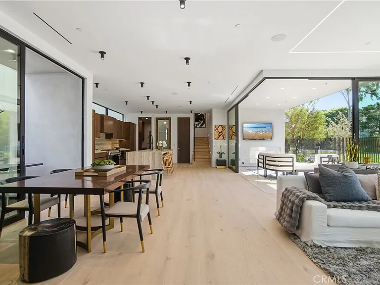 400 Heliotrope Ave — Photo 4