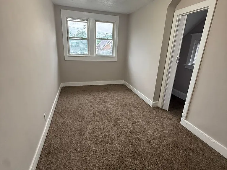 13810 Bartlett Ave — Photo 6
