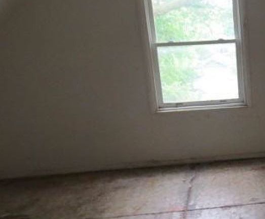 2nd image of 872 Elias Ave