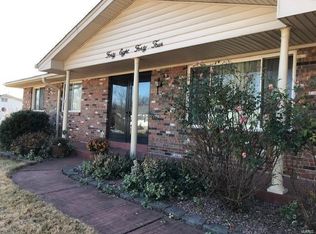 4844 Oakbrier Dr, Saint Louis, MO 63128