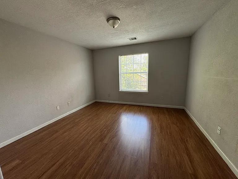 8433 Lawler St #B — Photo 10