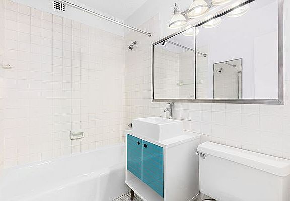 5th image of 400 E 54th St APT 24D