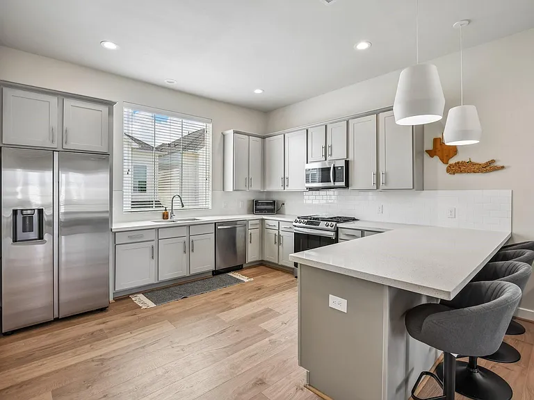 6314 Chelsea Falls Ln — Photo 2