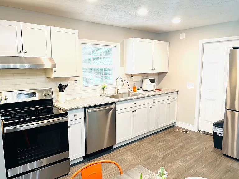 16 N Elm Ave — Photo 4