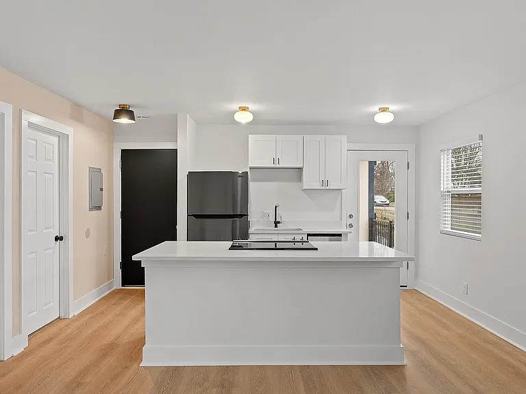 539 Hale Ave #4 — Photo 2