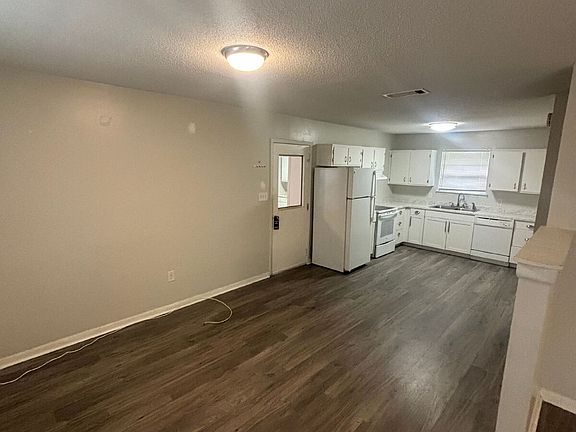3rd image of 3522 Loro Ln