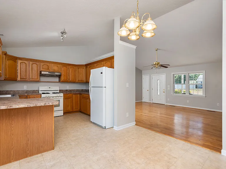 88 Cedarcrest Dr — Photo 4