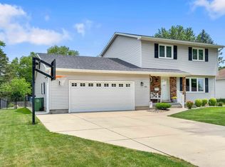 891 Lynkaylee Dr, Waterloo, IA 50701