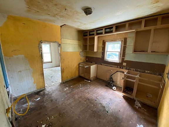 4th image of 1420 N Cedar Ave