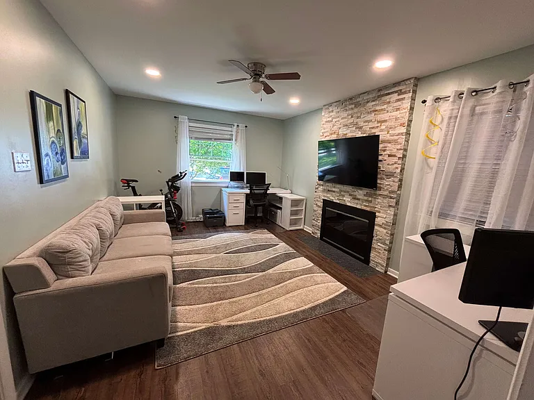 9204 Crystalwood Ln — Photo 17