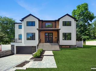 33 Lincoln Ave, River Edge, NJ 07661