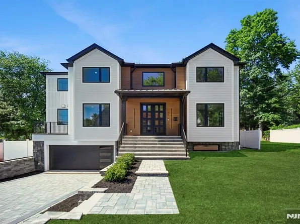 33 Lincoln Ave, River Edge, NJ 07661