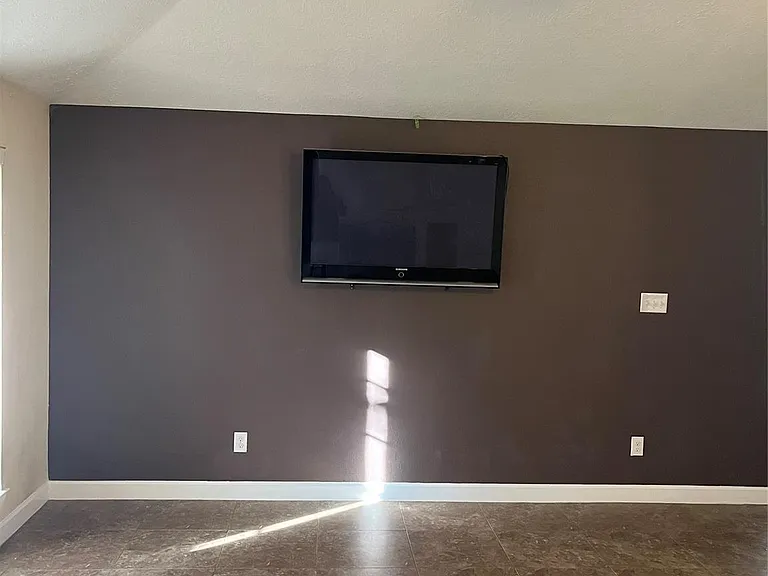 7010 Pickett Dr — Photo 3