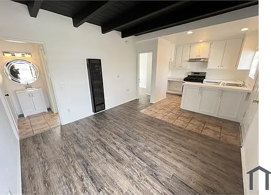 2 bed, 800 sqft, $2,995 — Photo 2