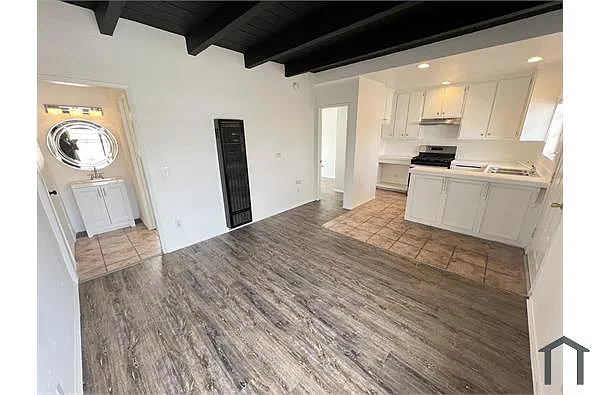 Building Photo - 5316 Cahuenga Blvd #5