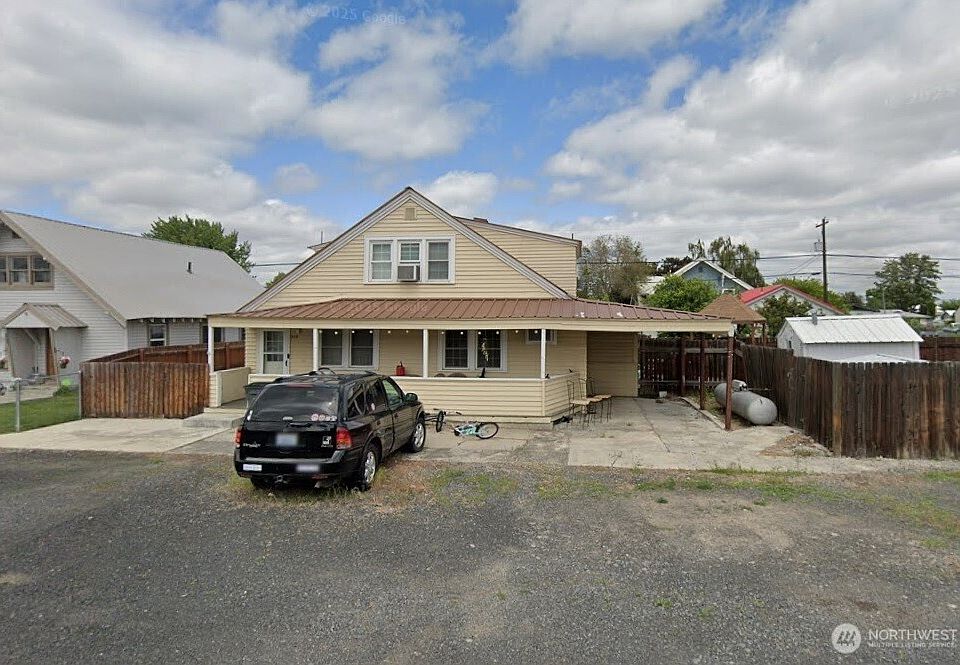 1st image of 208 W Douglas Street