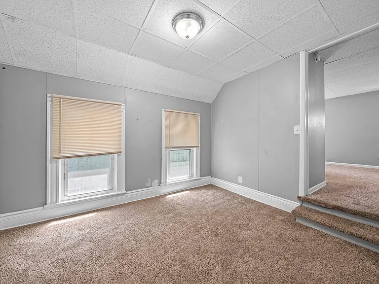 559 S Goodman St — Photo 22